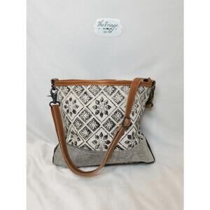 NEW MYRA BAGS women's tessellated shoulder bag in grey multi